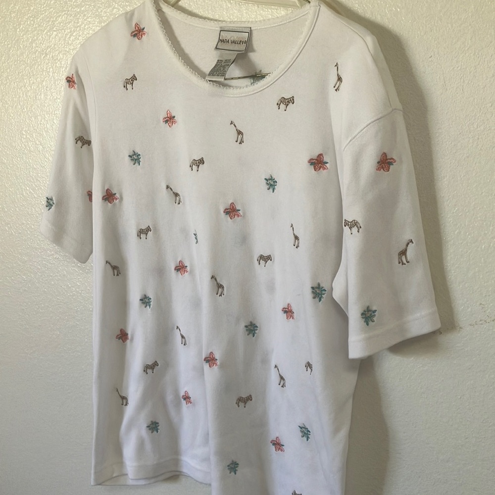 FINAL MARKDOWN Napa valley White embroidered Animal Print Shirt large
